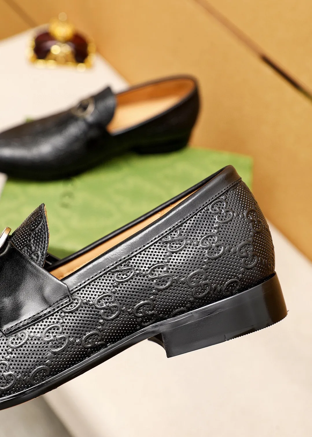 Men's shoes 💰462 💐 Product trademark: GUCCI "Gucci" casual leather shoes Regular size: 38-44 (45.46.47🉑️customized) Product materials: Selected imported first-layer cowhide embossed upper + luxury hardware buckle, imported cowhide leather lining. Strong three-dimensional visual effect, original outsole color: 1⃣️color optional